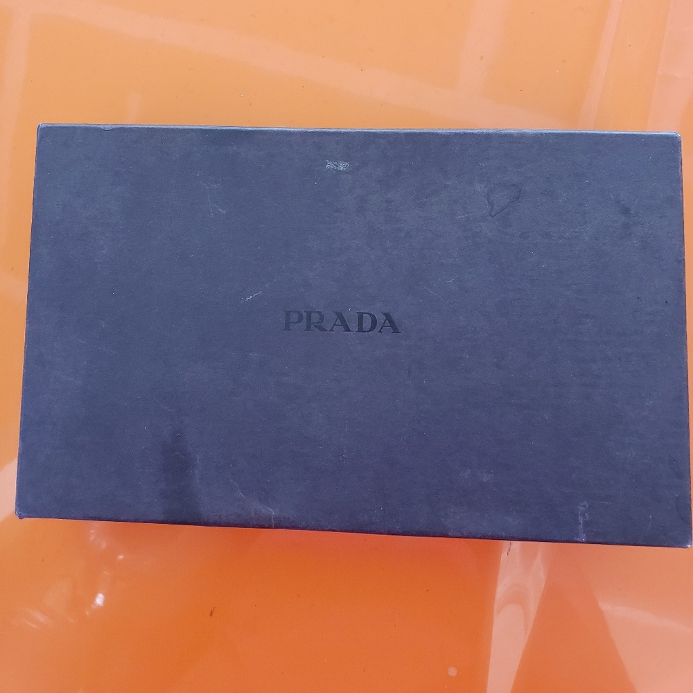 Prada wallet never used